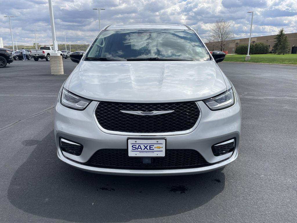 used 2024 Chrysler Pacifica car, priced at $28,989