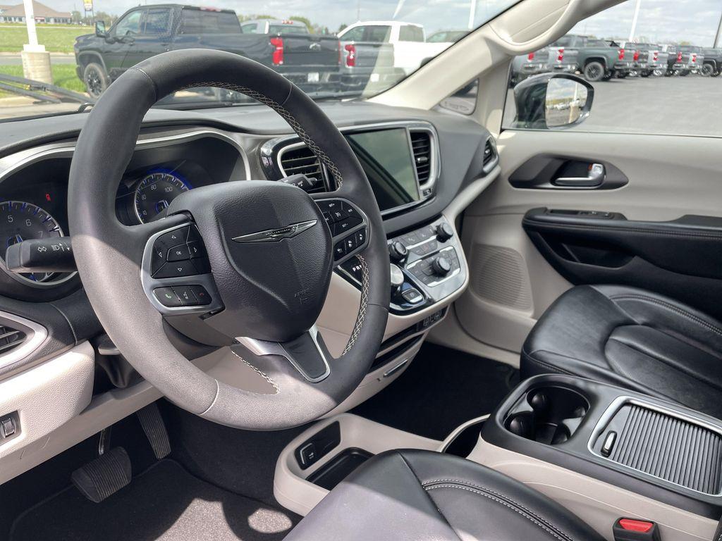used 2024 Chrysler Pacifica car, priced at $28,989