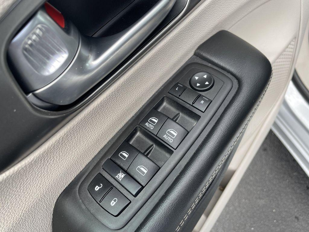 used 2024 Chrysler Pacifica car, priced at $28,989