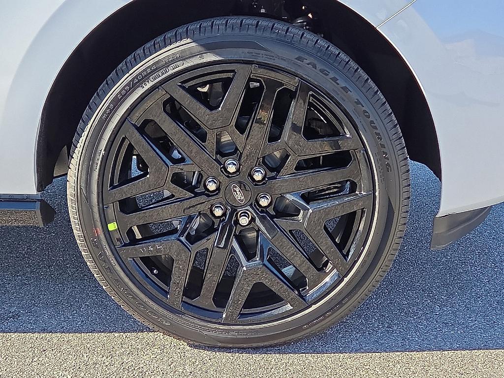 new 2026 Ford Expedition car, priced at $82,301