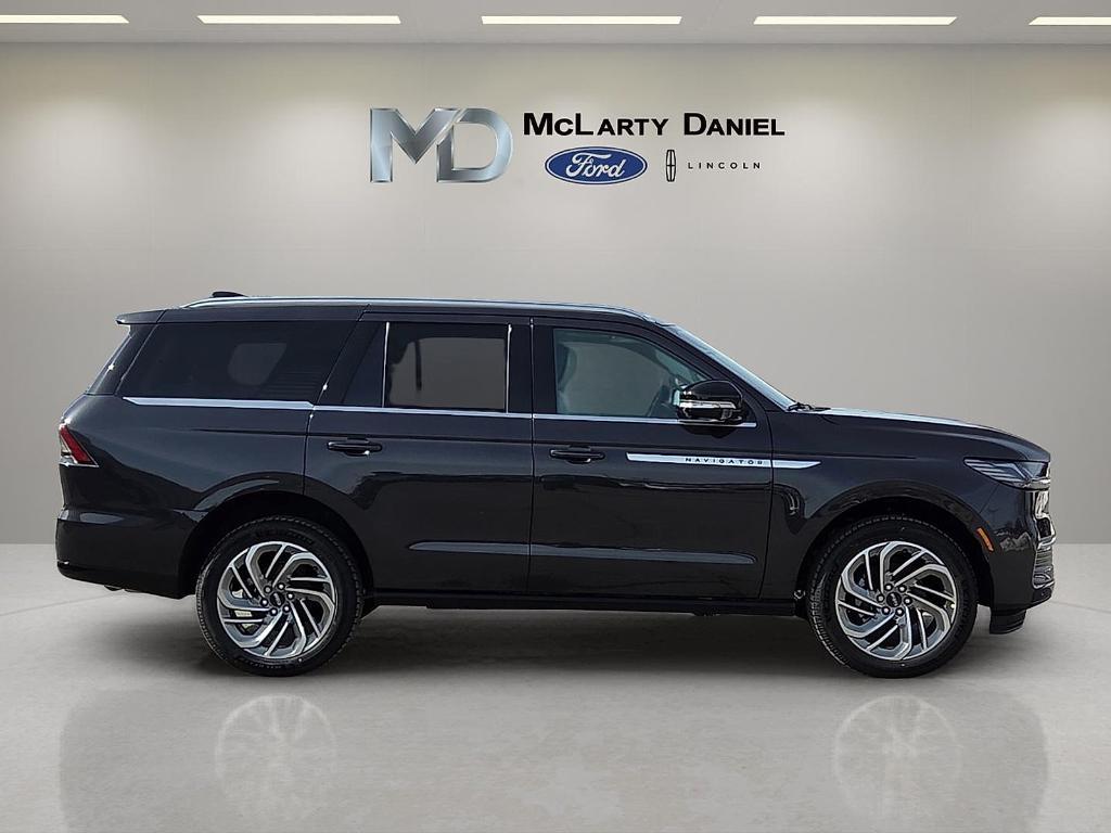 new 2026 Lincoln Navigator car, priced at $109,085