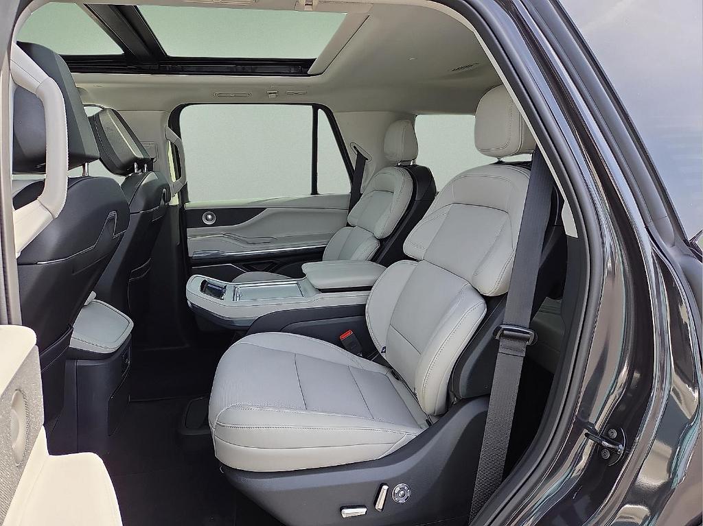 new 2026 Lincoln Navigator car, priced at $109,085