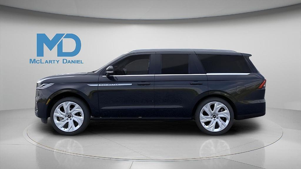 new 2025 Lincoln Navigator car, priced at $93,330
