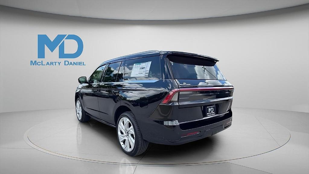 new 2025 Lincoln Navigator car, priced at $93,330