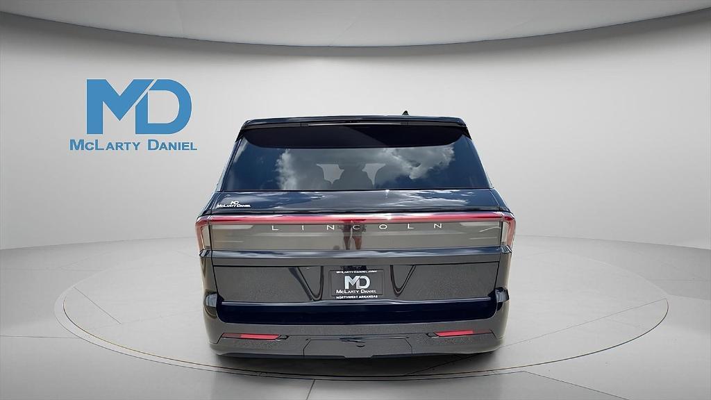new 2025 Lincoln Navigator car, priced at $93,330