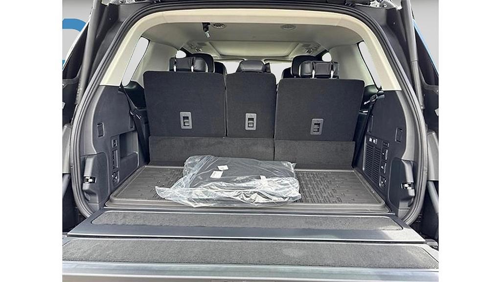 new 2025 Lincoln Navigator car, priced at $98,035