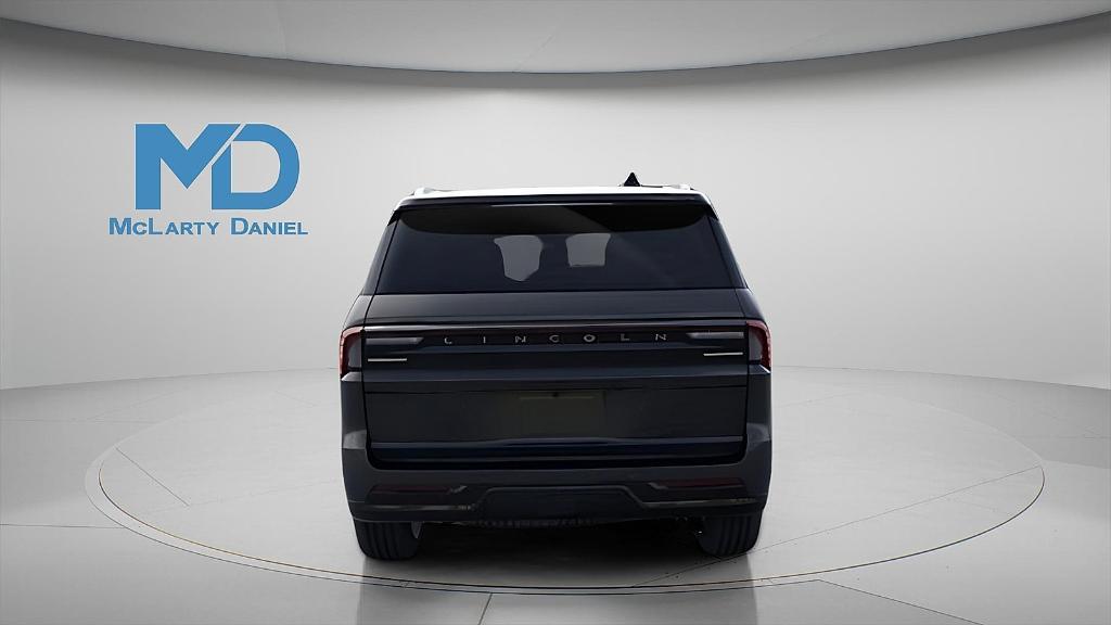 new 2025 Lincoln Navigator car, priced at $98,035