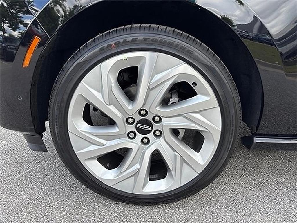 new 2025 Lincoln Navigator car, priced at $98,035