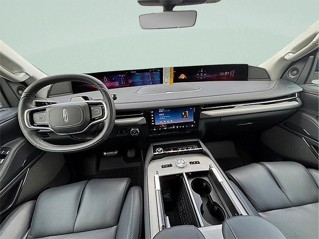 new 2025 Lincoln Navigator car, priced at $98,035