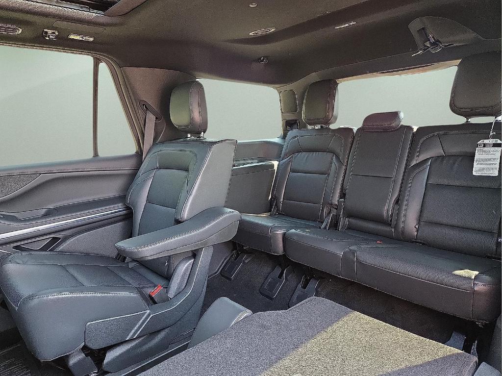 new 2025 Lincoln Navigator car, priced at $91,125