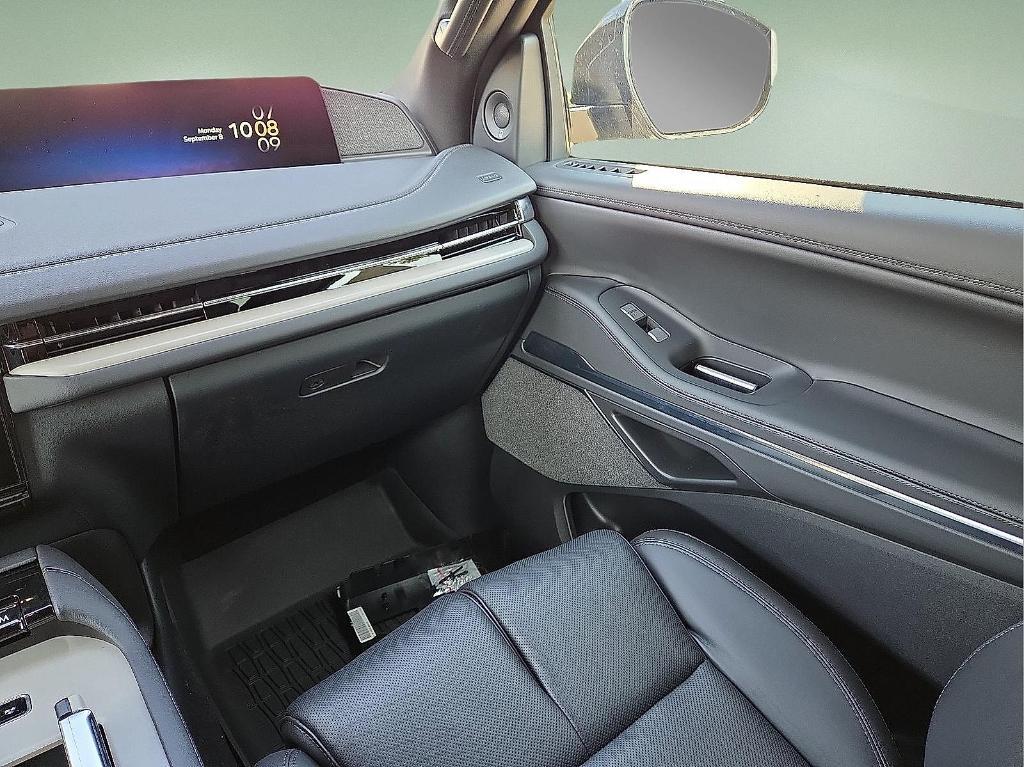 new 2025 Lincoln Navigator car, priced at $91,125