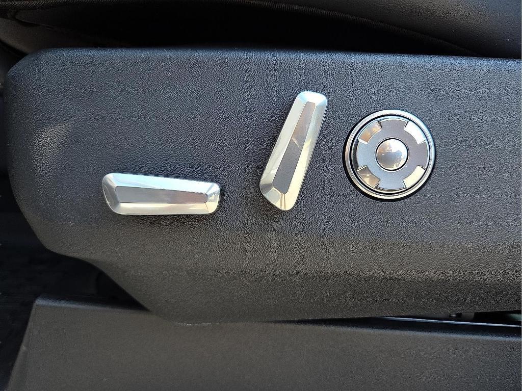 new 2025 Lincoln Navigator car, priced at $91,185