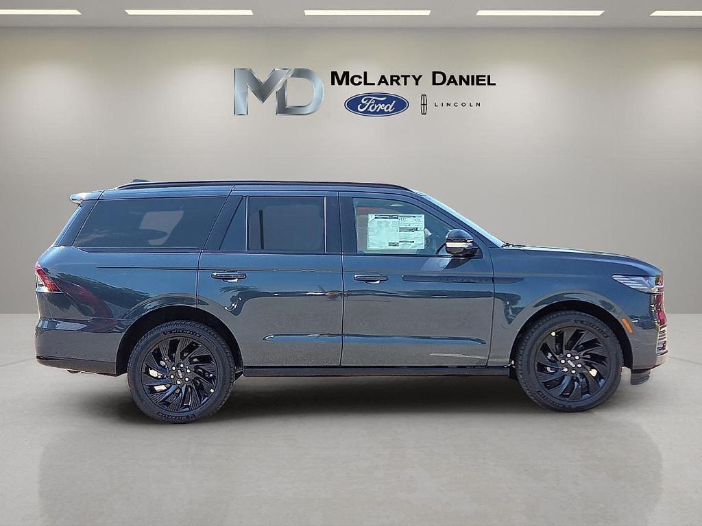 new 2025 Lincoln Navigator car, priced at $91,185