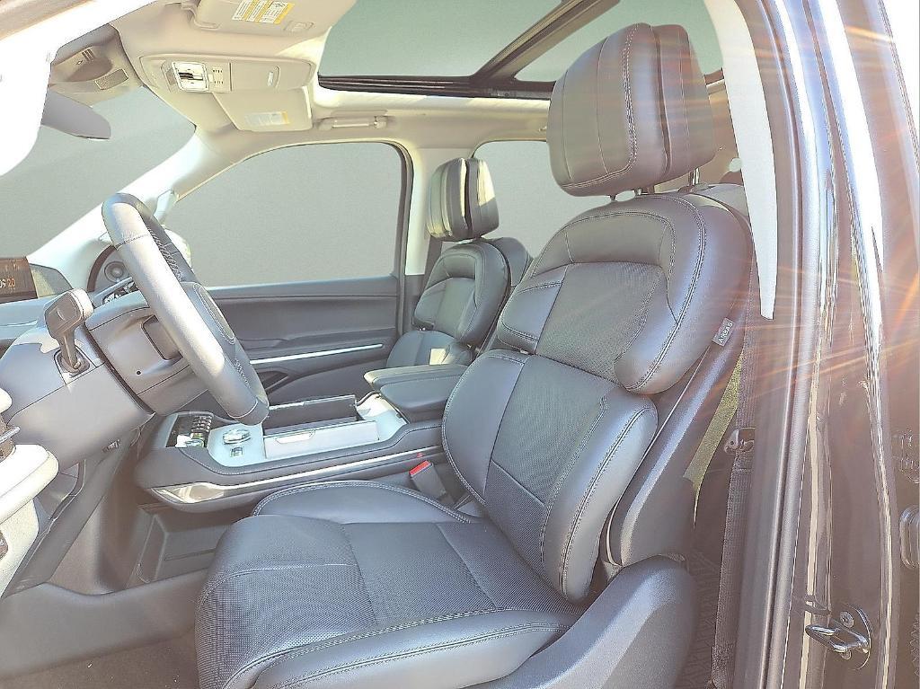 new 2025 Lincoln Navigator car, priced at $92,875