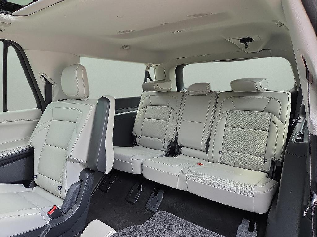 new 2025 Lincoln Navigator L car, priced at $95,681