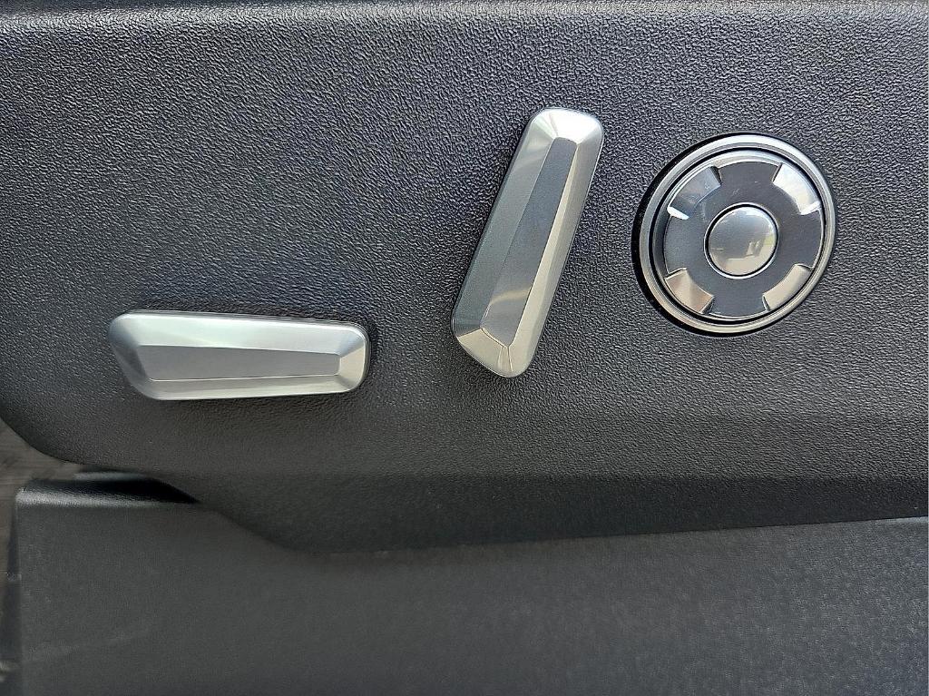 new 2025 Lincoln Navigator L car, priced at $95,681