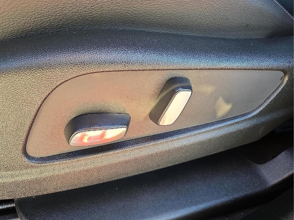 used 2024 Cadillac XT6 car, priced at $38,995