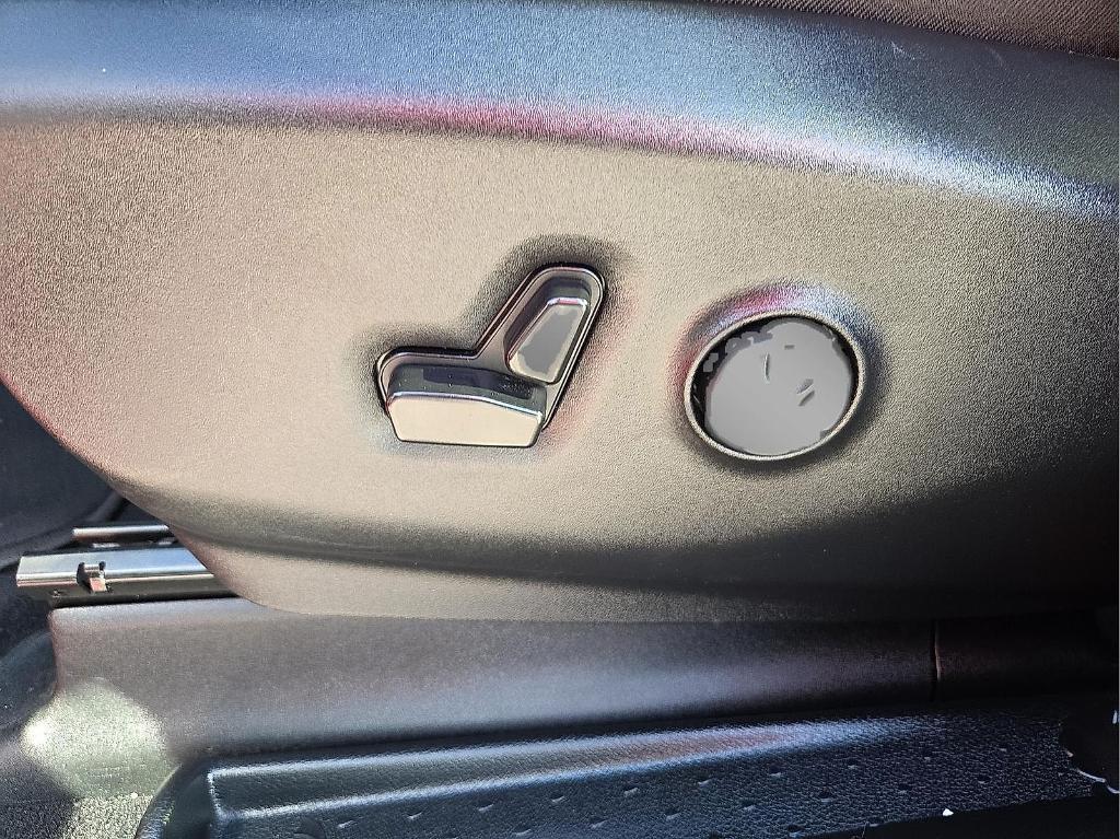 used 2025 Chrysler Pacifica car, priced at $35,638