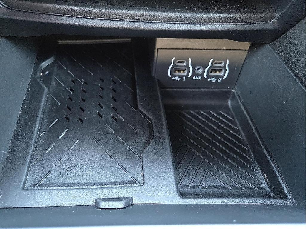 used 2025 Chrysler Pacifica car, priced at $35,638