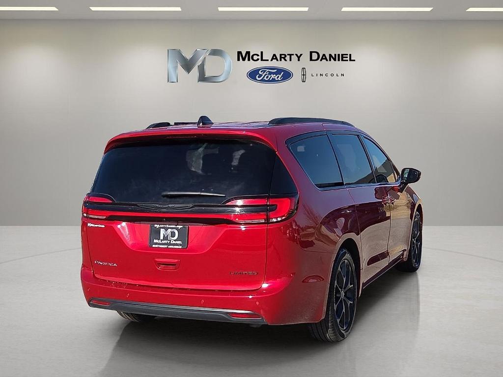 used 2025 Chrysler Pacifica car, priced at $35,638