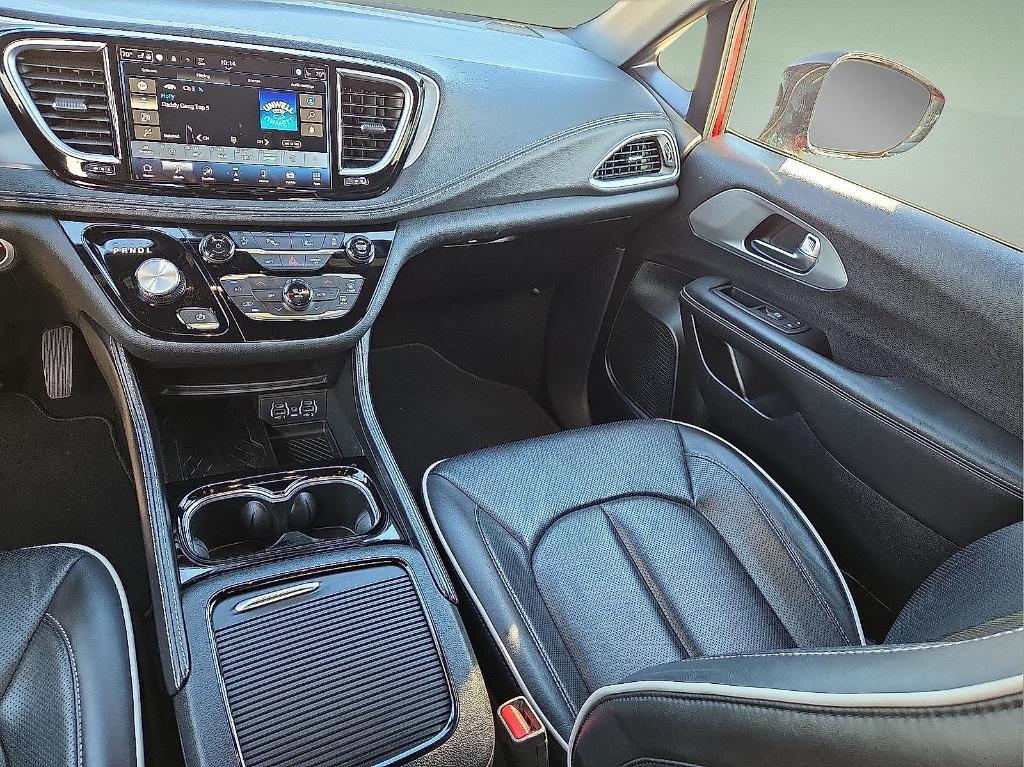 used 2025 Chrysler Pacifica car, priced at $35,638