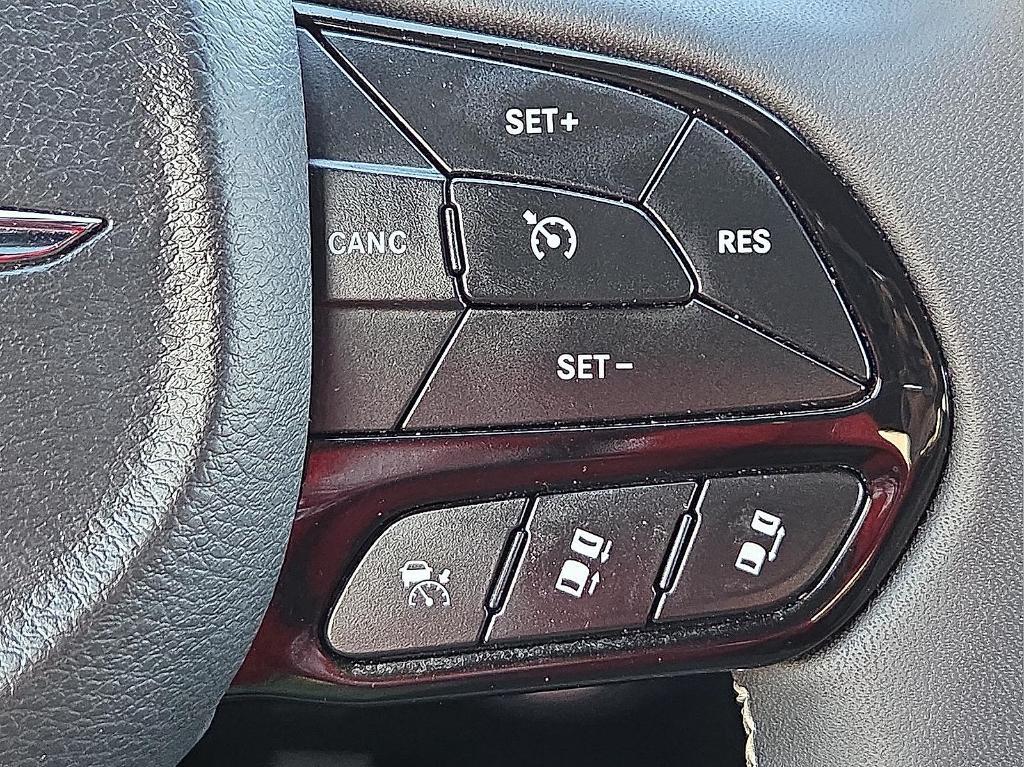 used 2025 Chrysler Pacifica car, priced at $35,638