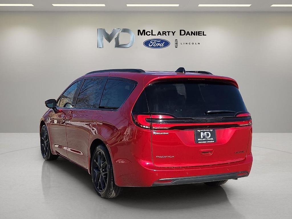 used 2025 Chrysler Pacifica car, priced at $35,638