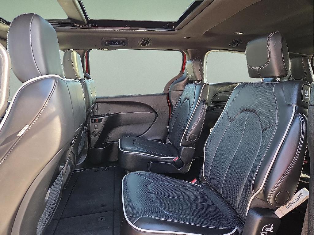 used 2025 Chrysler Pacifica car, priced at $35,638