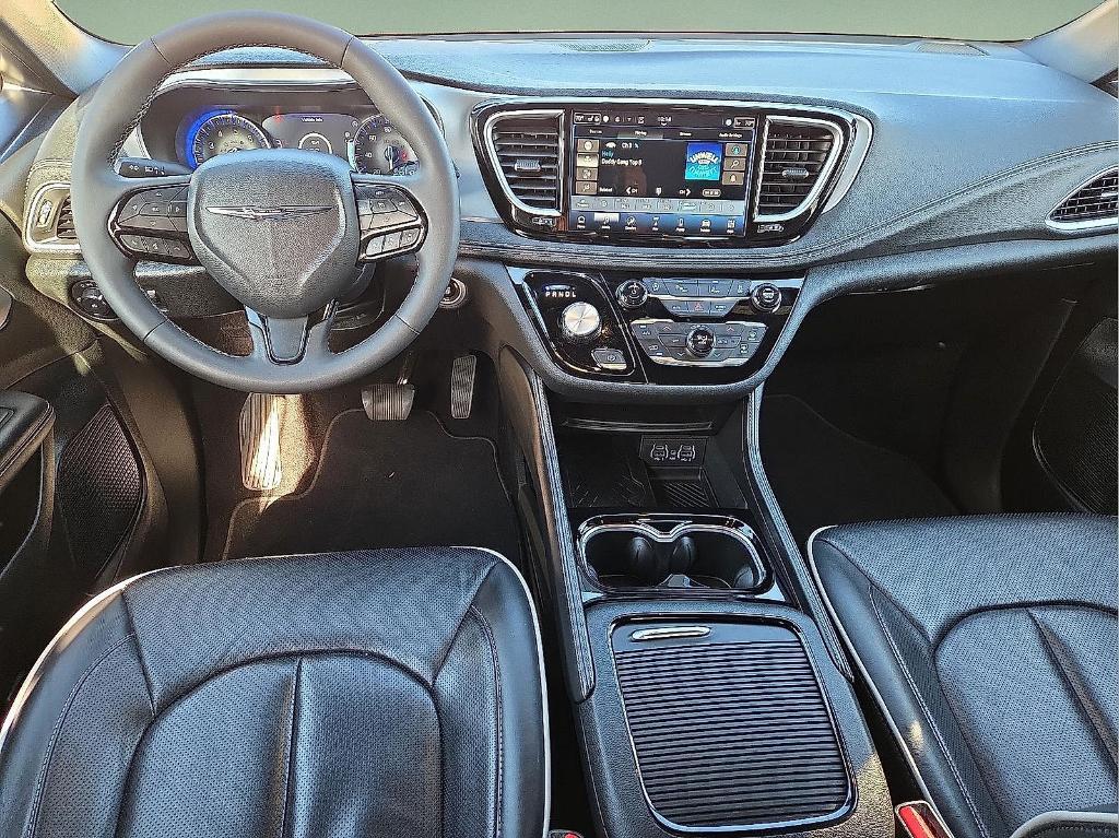 used 2025 Chrysler Pacifica car, priced at $35,638