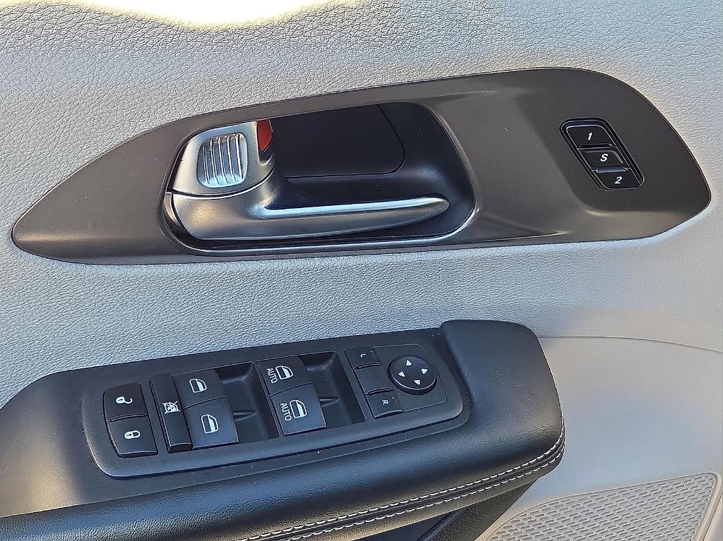 used 2023 Chrysler Pacifica car, priced at $24,394