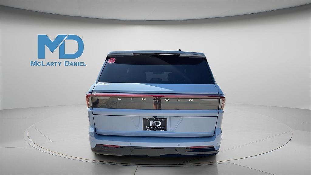 new 2025 Lincoln Navigator car, priced at $94,392