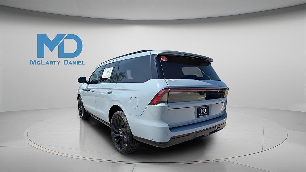 new 2025 Lincoln Navigator car, priced at $94,392