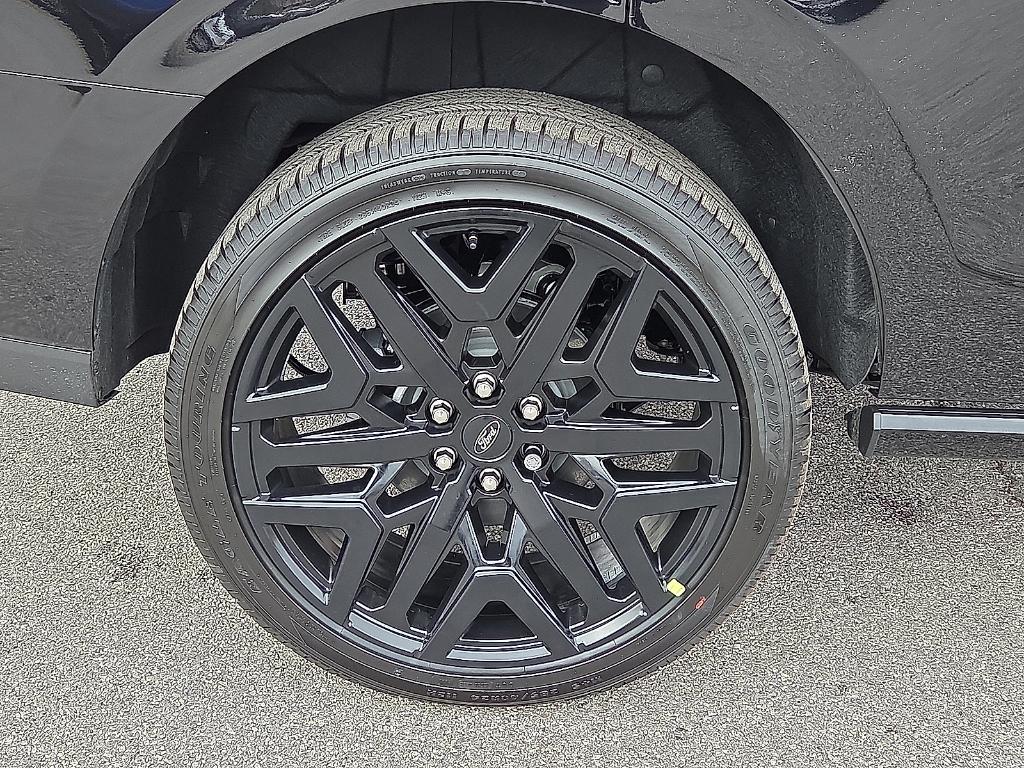 new 2026 Ford Expedition car, priced at $81,826