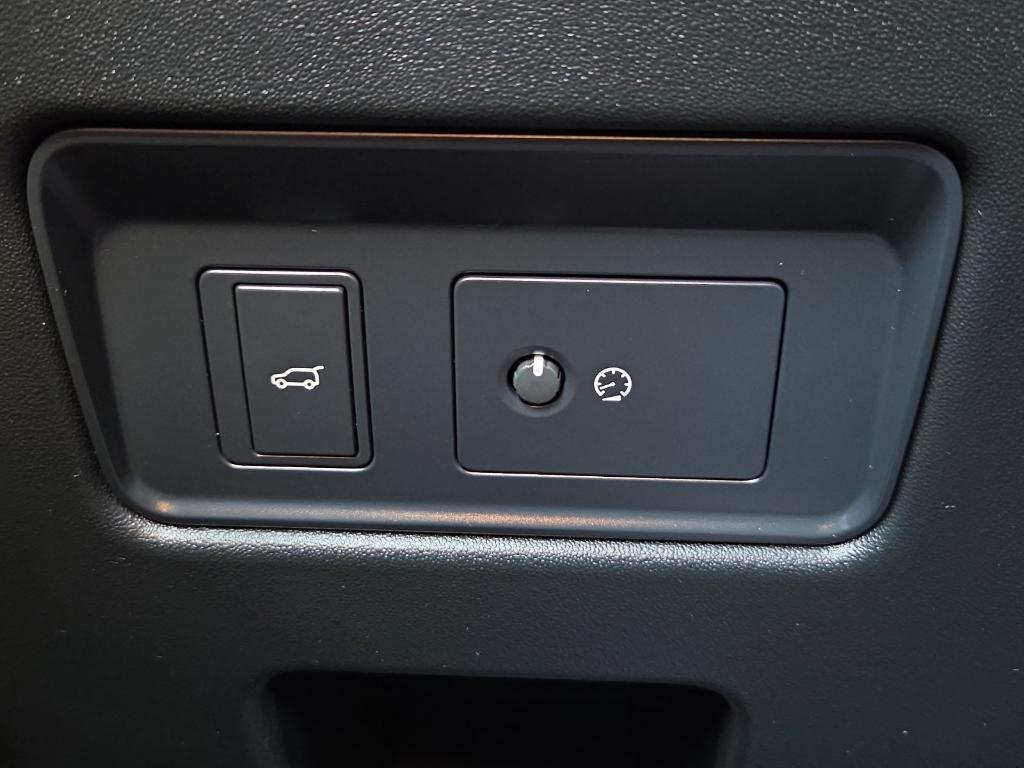 used 2019 Land Rover Discovery car, priced at $17,627