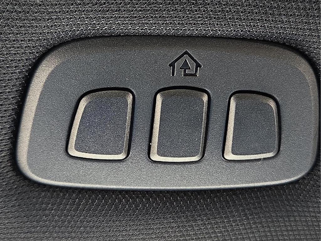 new 2025 Lincoln Navigator car, priced at $106,025