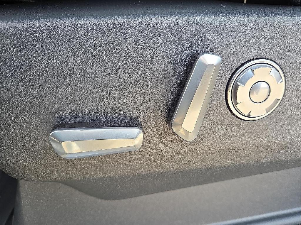 new 2025 Lincoln Navigator car, priced at $93,525