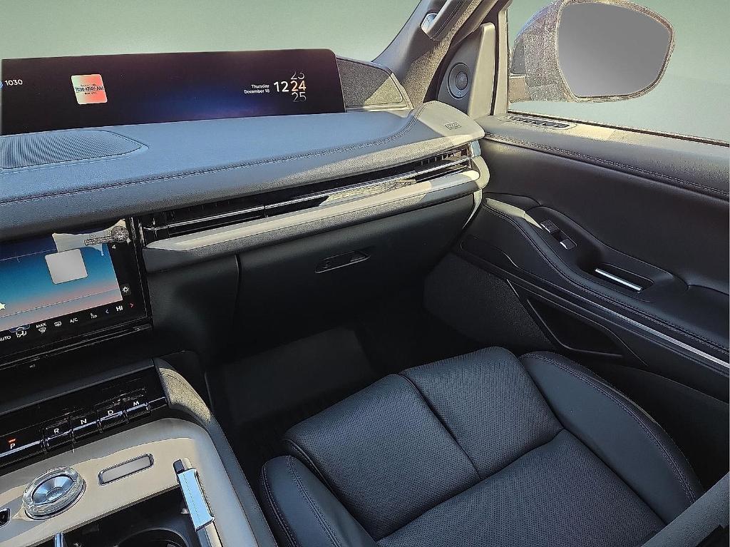 new 2025 Lincoln Navigator car, priced at $93,525