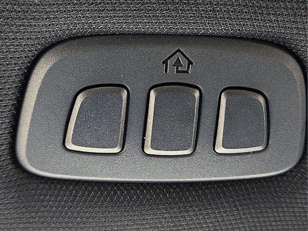 new 2025 Lincoln Navigator car, priced at $93,525