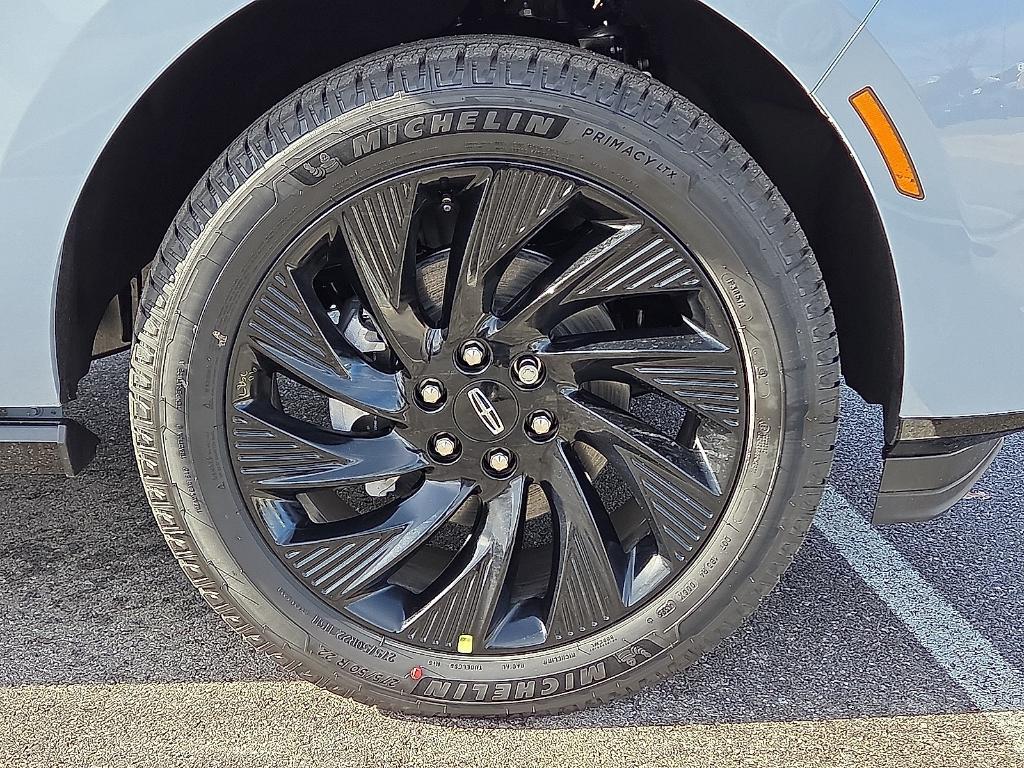 new 2025 Lincoln Navigator car, priced at $106,025