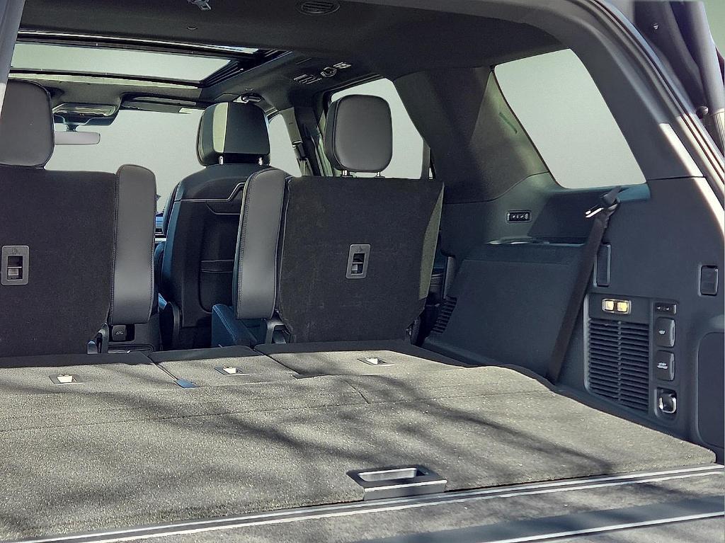 new 2025 Lincoln Navigator car, priced at $106,025