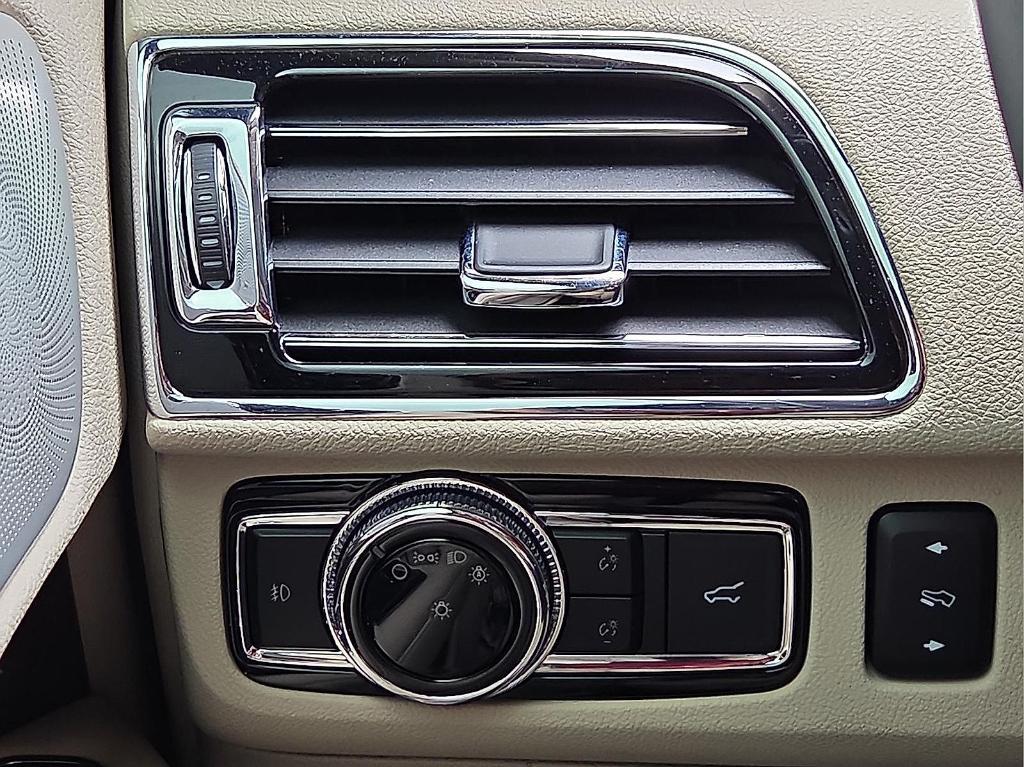 used 2021 Lincoln Navigator L car, priced at $38,262