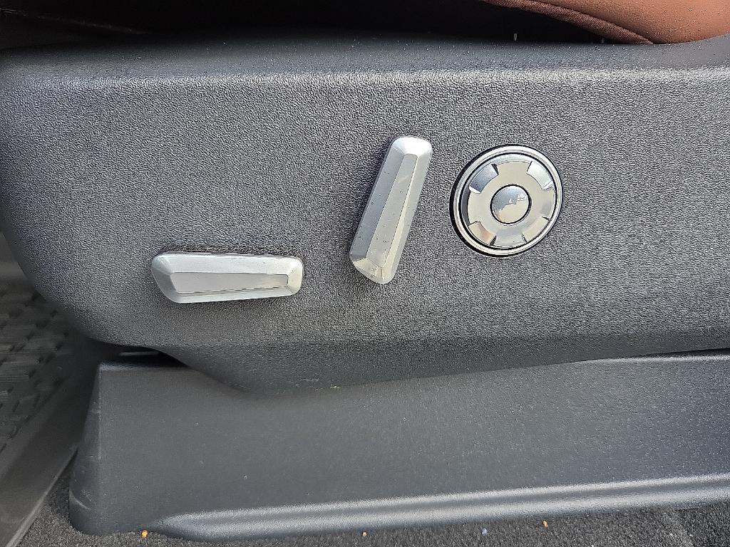 new 2025 Lincoln Navigator L car, priced at $95,681