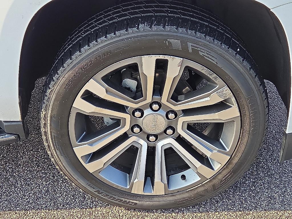 used 2018 GMC Yukon car, priced at $22,582