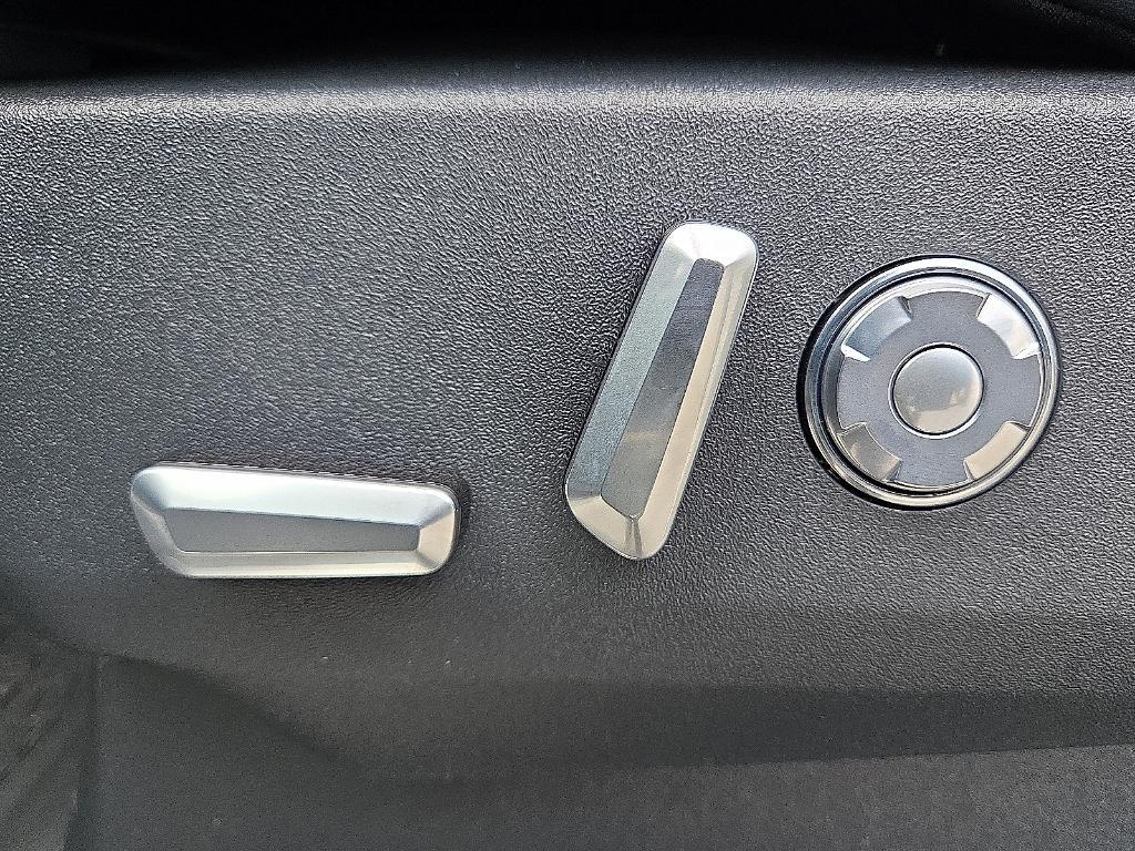 new 2025 Lincoln Navigator car, priced at $102,522