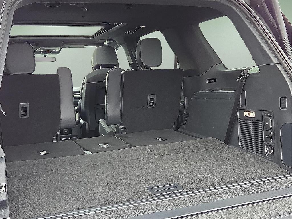 new 2025 Lincoln Navigator car, priced at $102,522