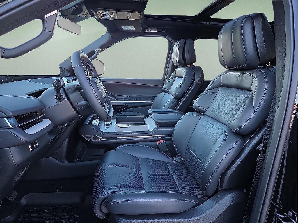 new 2025 Lincoln Navigator car, priced at $96,275