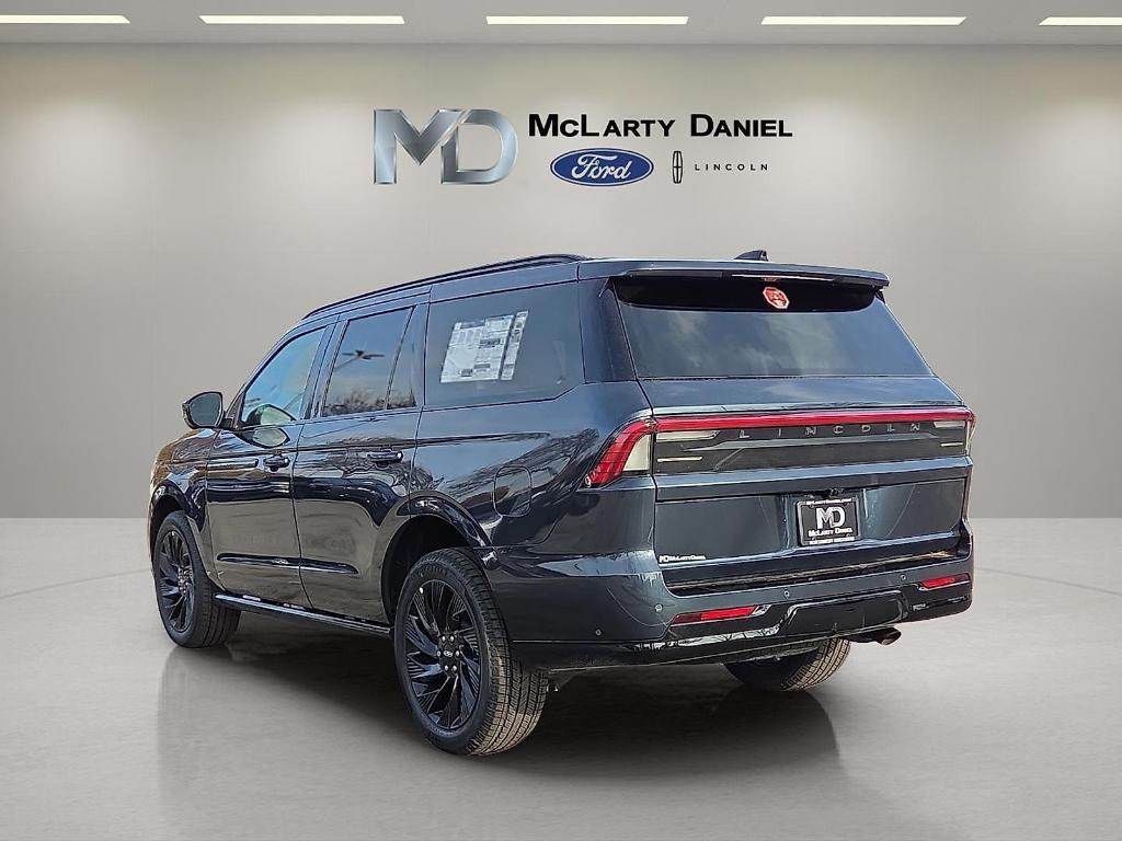 new 2025 Lincoln Navigator car, priced at $102,885