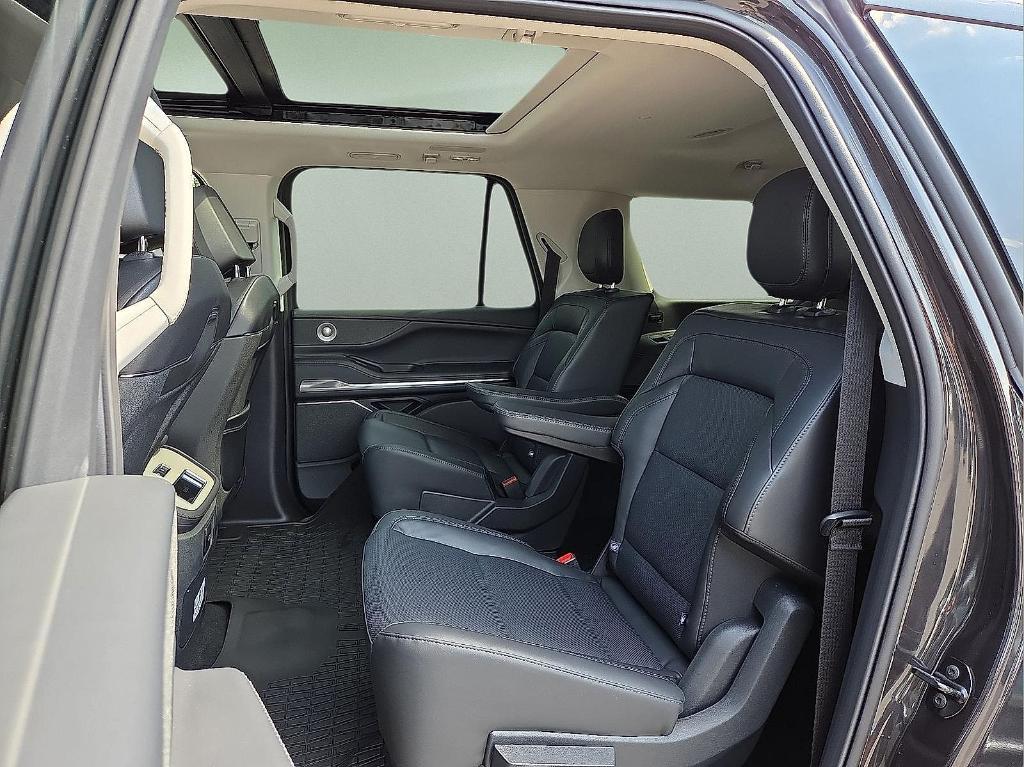 new 2025 Lincoln Navigator L car, priced at $91,365