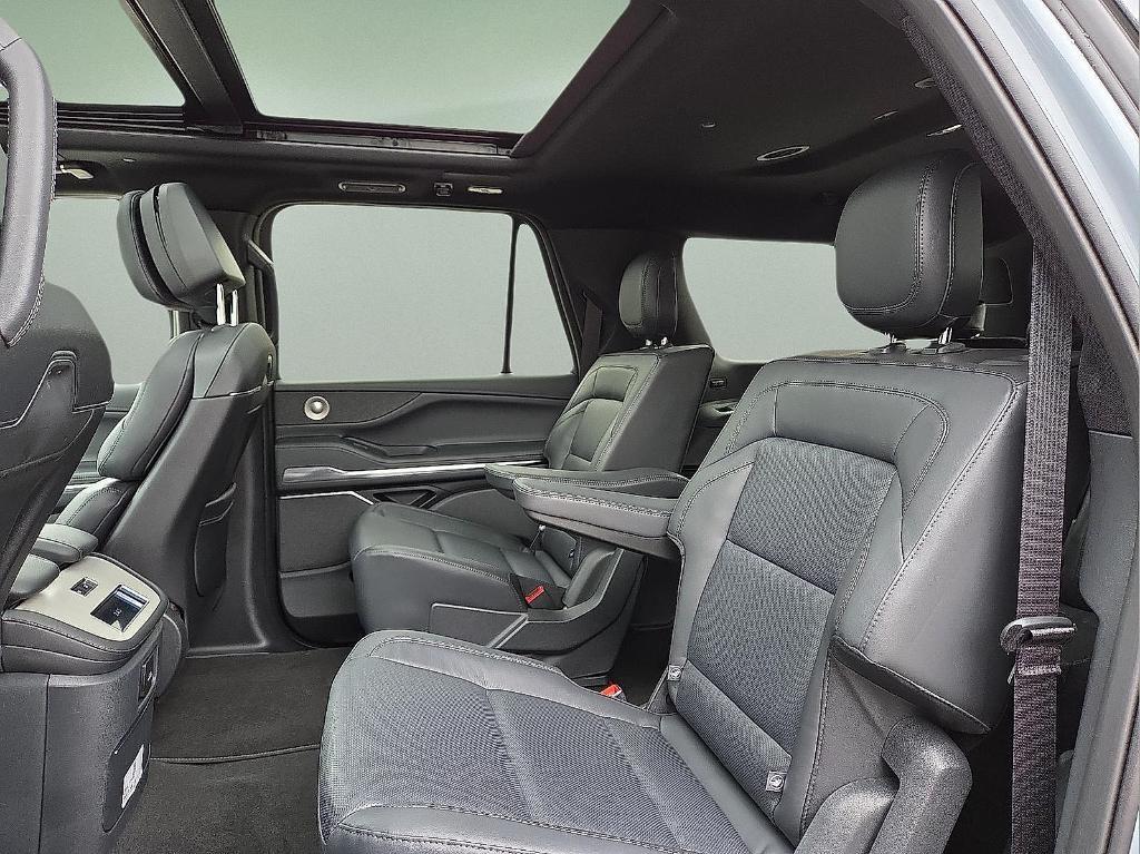 new 2025 Lincoln Navigator L car, priced at $96,330