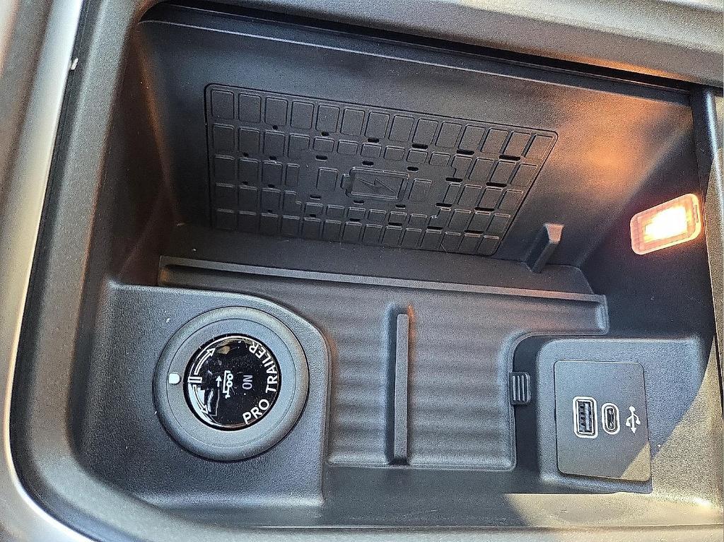 new 2025 Ford Expedition car, priced at $66,321